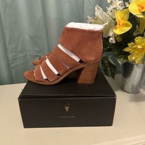 NWT FRYE CUTOUT HEELS